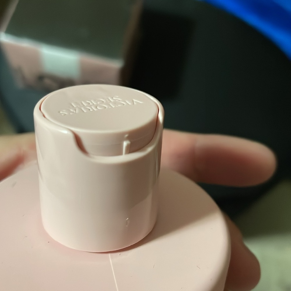 Victoria's Secret Love Silk Shower Oil and Fragrance Cream - Pink and Gold BNIP - Picture 6 of 8